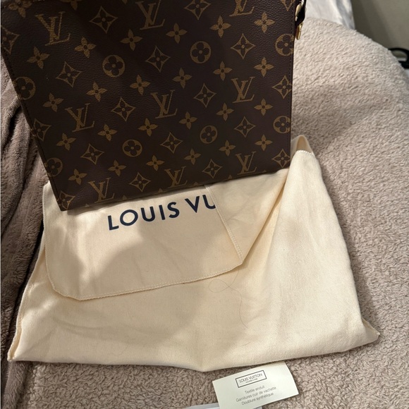 Louis Vuitton toiletry pouch 26 new never used - Picture 4 of 6